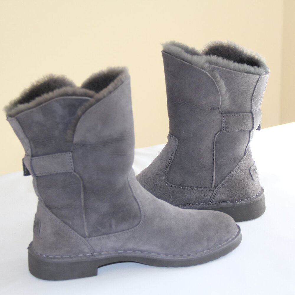 New without Tags Uggs Jannika Charcoal Suede Fur Cuff Booties Size 6.